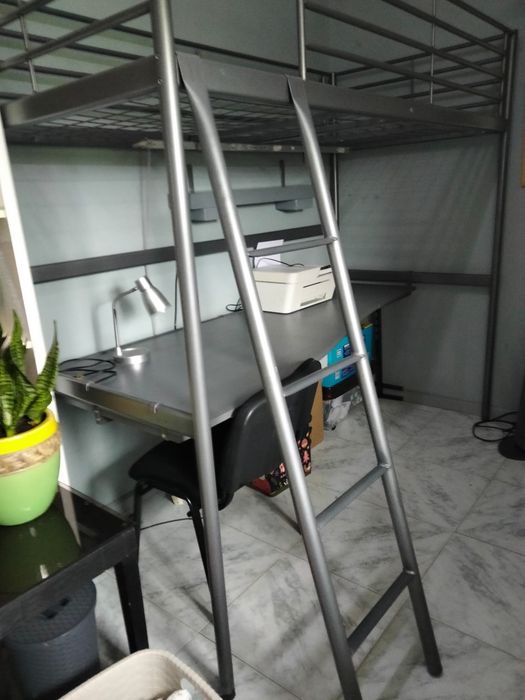Beliche Ikea  em metal +secretaria
