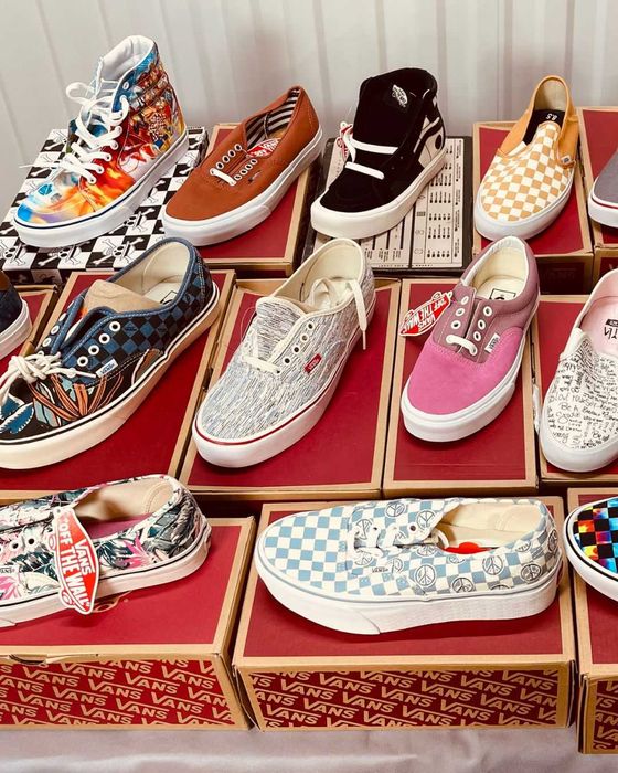 Vans сток взуття оптом для жінок та чоловіків. Сток з Європи оптом