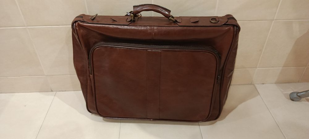 Porta fatos em pele genuína