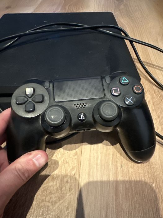 Ps4 slim z padem  500gb