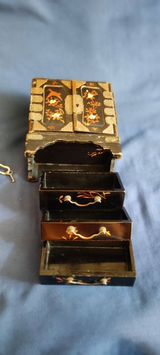Kasetka 200letnia Japonia kabinet sepet XIXw laka