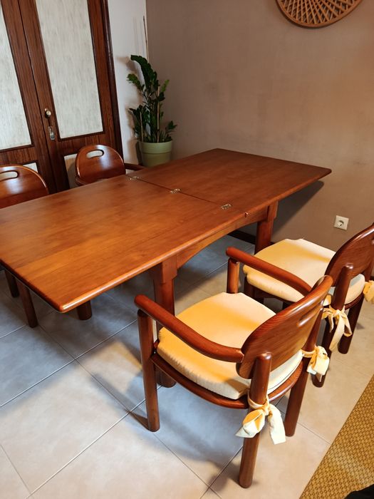 Mesa com 4 cadeiras