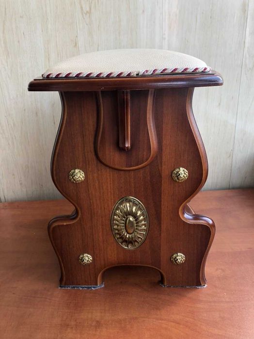 Табурет эксклюзивный инкрустирован .