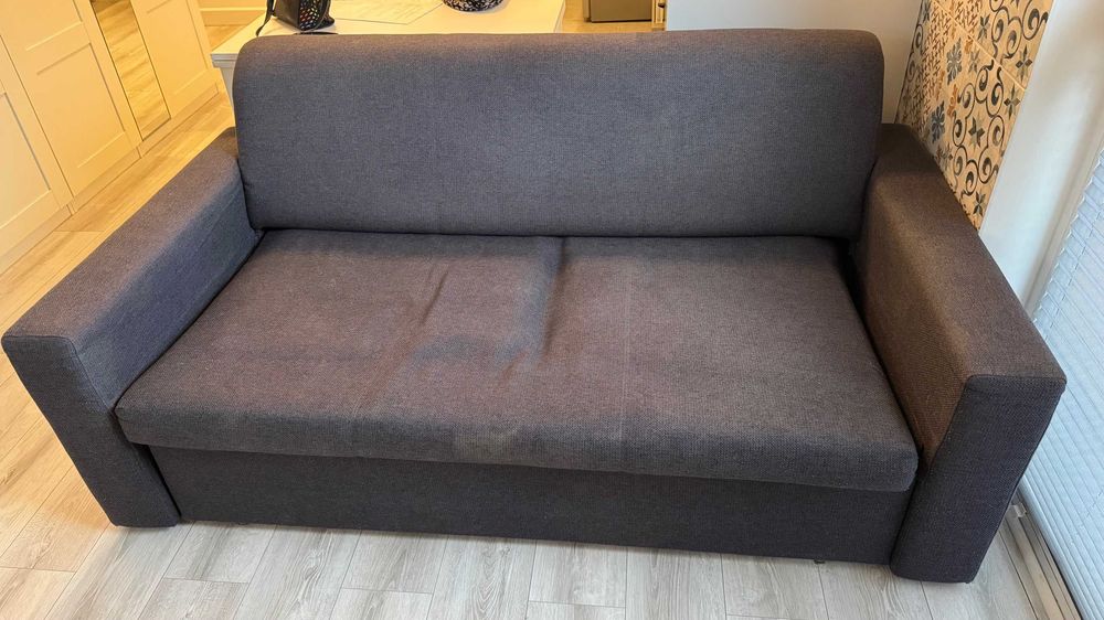 kanapa rozkładana grafitowa w dobrym stanie