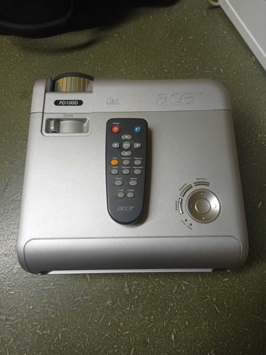 Projektor multimedialny ACER PD100D + automatycznie rozsuwany ekran !