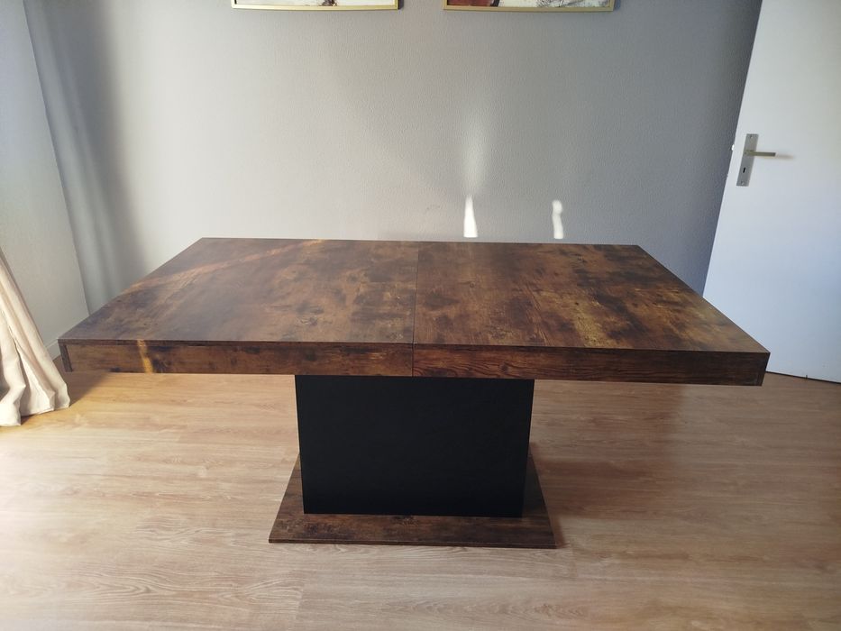 Mesa de Jantar Tânia Extensível – Madeira Escura e Preto