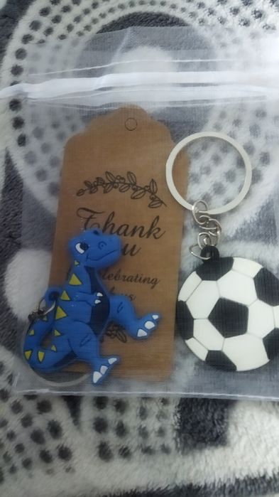 Demon Slayer novos  figuras porta chaves futebol e dinausaros novos