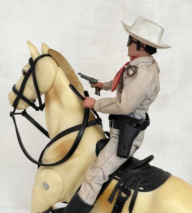 2 Figuras: Mascarilha e Tonto. Anos 60/70.