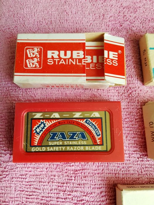 Лезвия для бритья и технических целей.