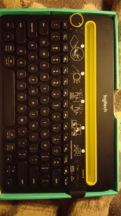 Універсальна Bluetooth клавіатура Logitech