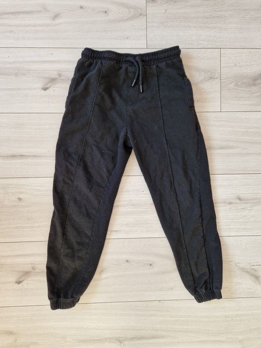Czarne dresowe spodnie Sinsay r 140