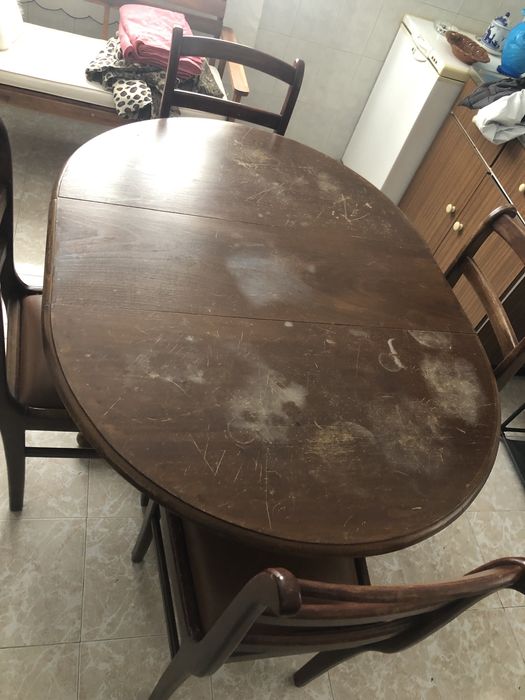 Mesa de madeira completa