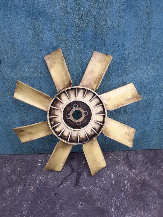 Продам крыльчатку вентилятора на двигатель мерседес 508 объёмом 3.85 к