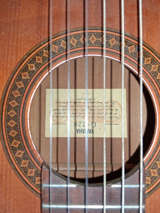 Gitara Yamaha G228