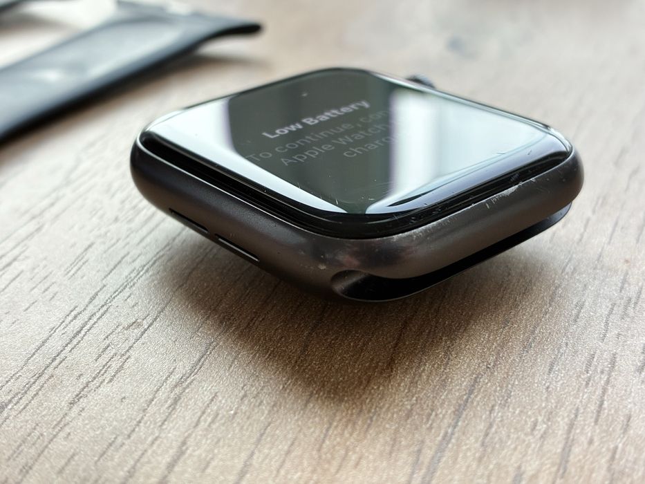 Apple Watch SE (1. gen) 44mm + GPS