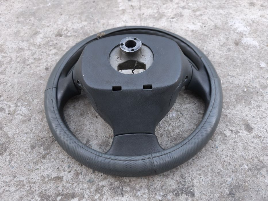 Продам руль на hyundai santa fe 1