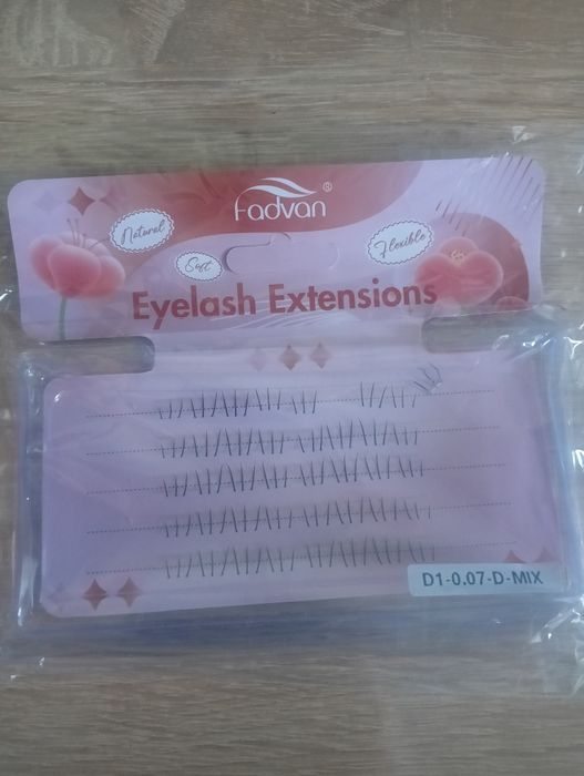 Накладні вії пучкові вії пучки