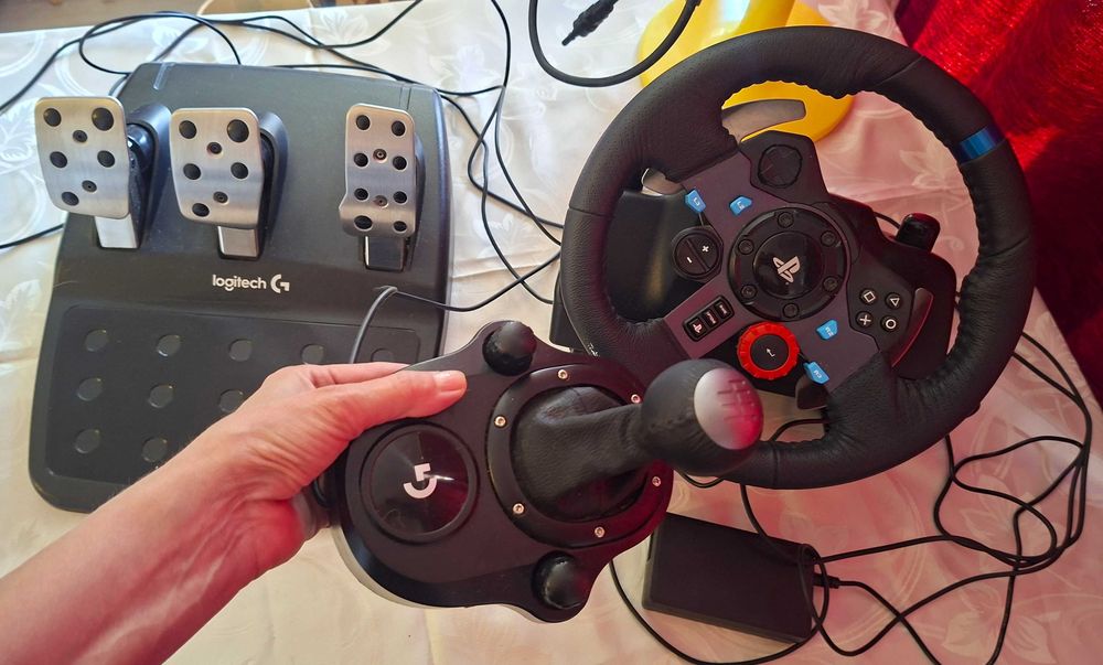 Kierownica Logitech G29 Driving Force i Shifter - użyte tylko kilka razy