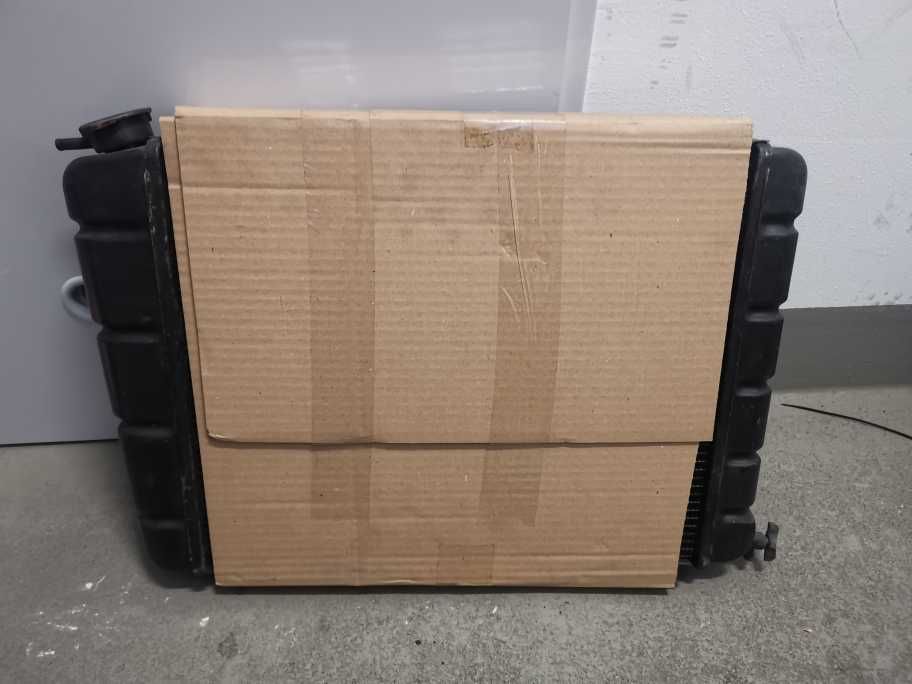 Chłodnica Peugeot 504 505 zamki 305