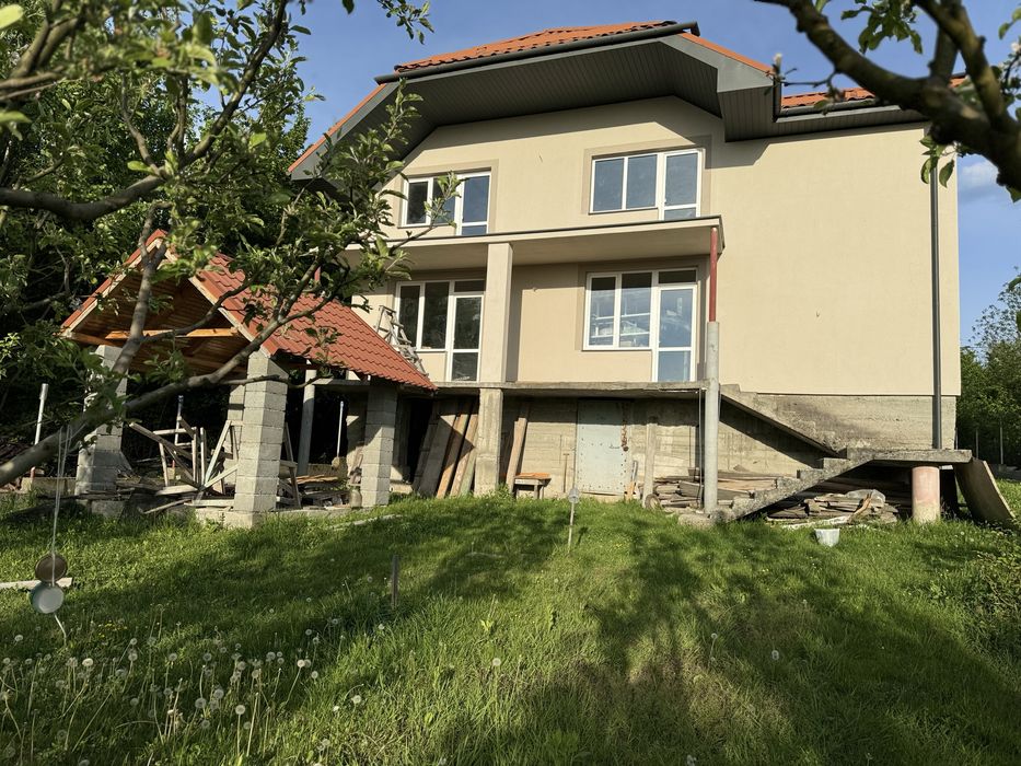 Продається двоповерховий будинок, с. Барвінок, вул. Виноградна!