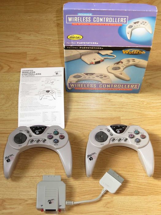 2 Comandos sem fios da Madcatz para Playstation 1