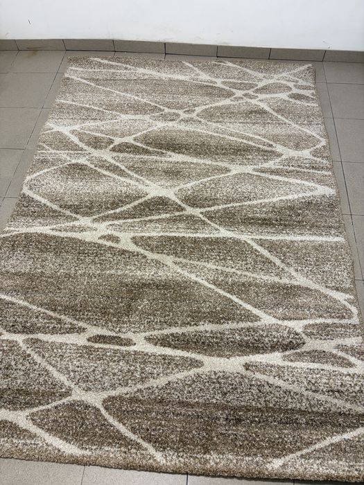 Dywan 1,4m x 2m.