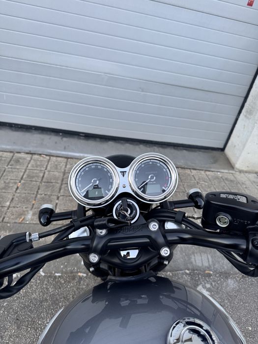 Triumph Bonneville T120 Black