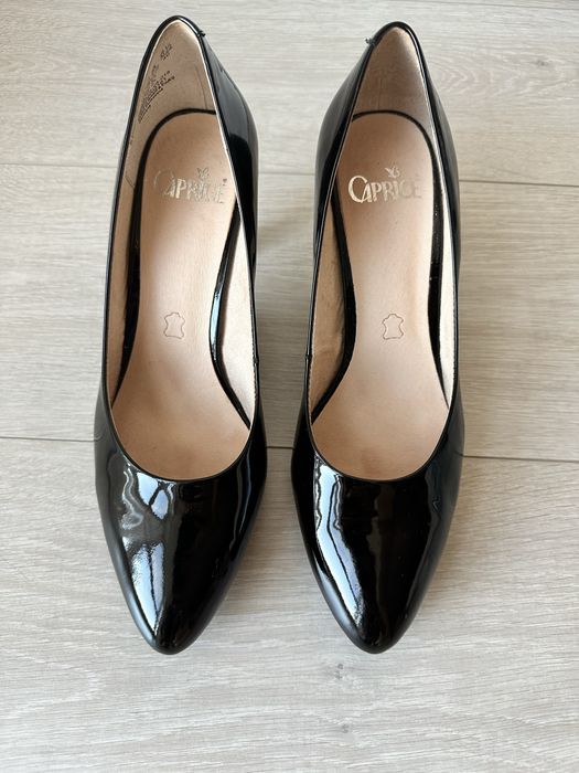 Туфлі лодочки  CAPRICE із натуральної лакованої шкіри