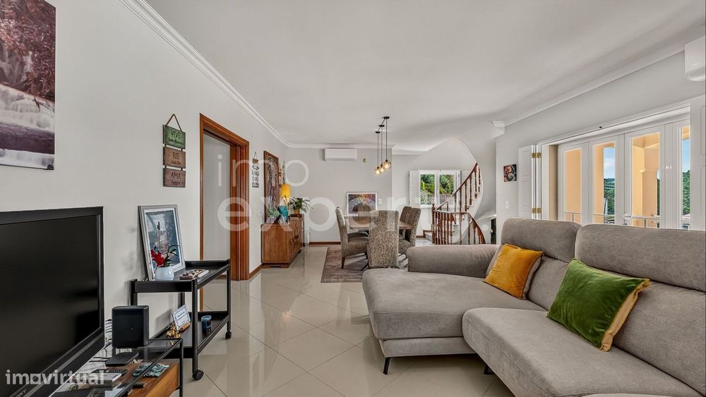 Moradia com 3 suites e piscina coberta a 10 min das praias da Ericeira