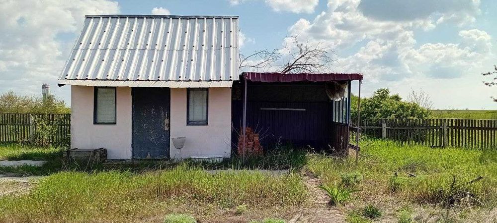 Продам участок с летним домиком рядом с морем