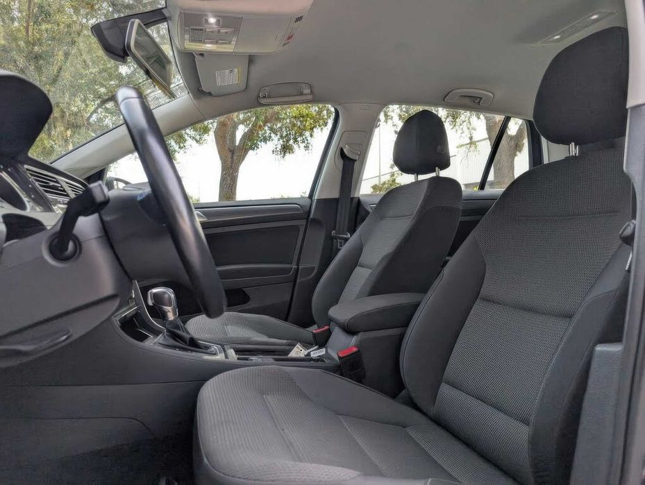 Volkswagen e-Golf SE      2019