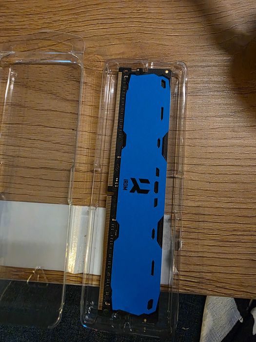 Pamięć RAM Goodram IRDM DDR4 16GB 2400 MHz CL17