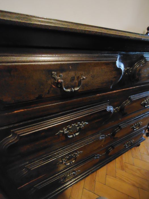 Cómoda Quarto e duas cadeiras