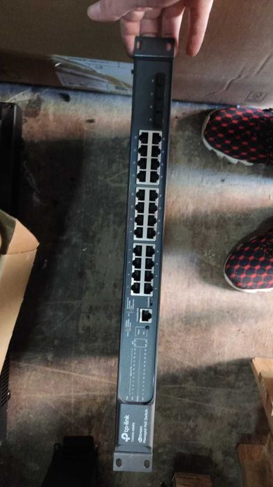 Armário Bastidor 22 unidades + material sistema videovigilancia