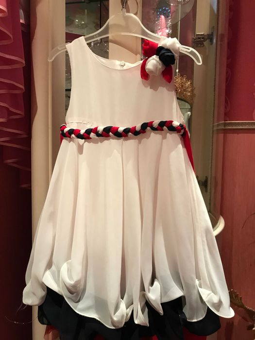 Красивое пышное платье с сумочкой и плетёным поясом!