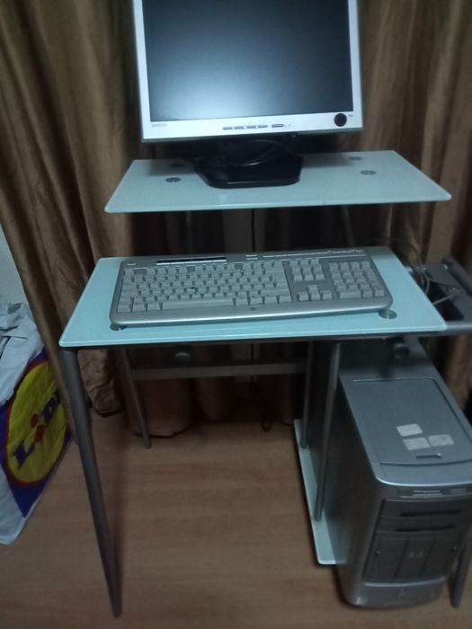 Secretaria vidro e metal