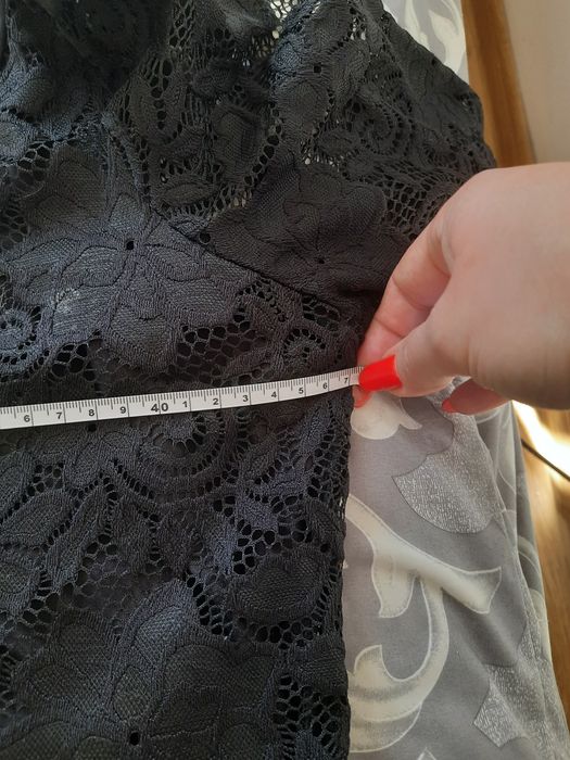 Piękna koronkowa sukienka