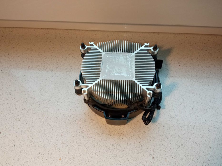 Procesor AMD Ryzen 5 2400G z Radeon RX Vega Graphics i chłodzeniem