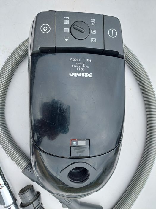 Odkurzacz miele Tango black