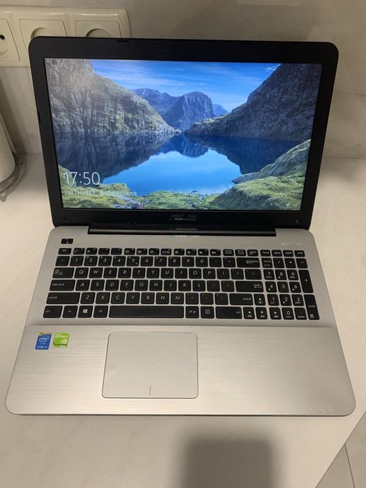 Ноутбук Asus K555L