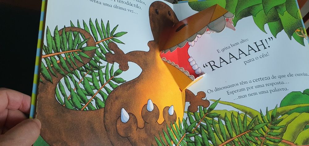 Livro "Harry e a caça ao Dinossauro" Civilização Editora com pop-ups