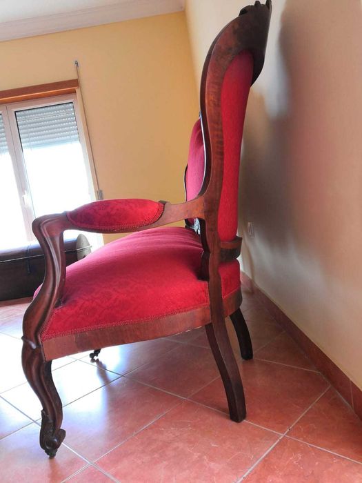 Antiguidades - Vendo Sofá Vermelho Séc.XVII