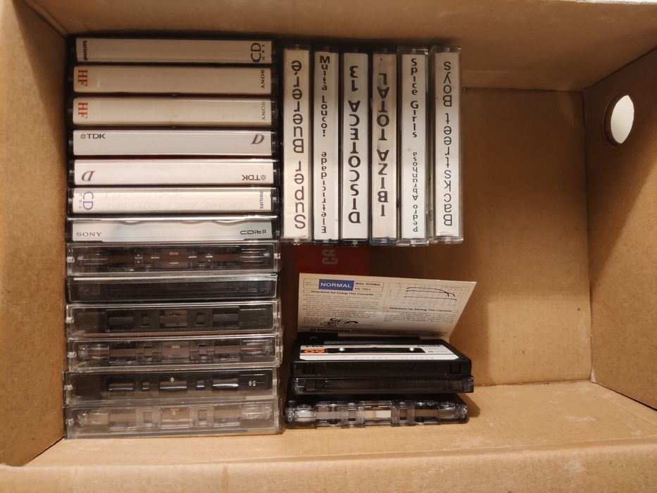 15 casettes originais + 22 casettes de surpresa