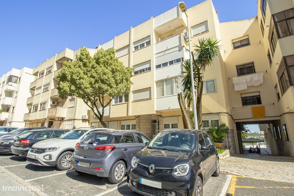 Apartamento T3+1 em Carnaxide