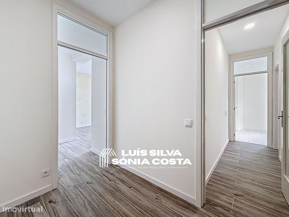 Apartamento T4 Totalmente Remodelado com 2 Varandas e Elevador –...