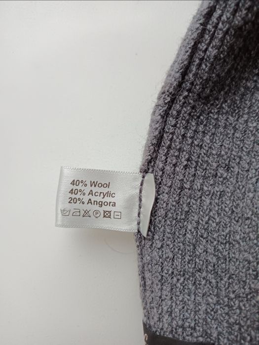 Сіра шапочка вільного крою