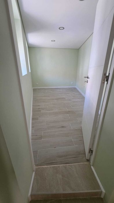 VENDA OU PERMUTA de moradia T2 Remodelada em Charneca – Venda do Pinheiro
