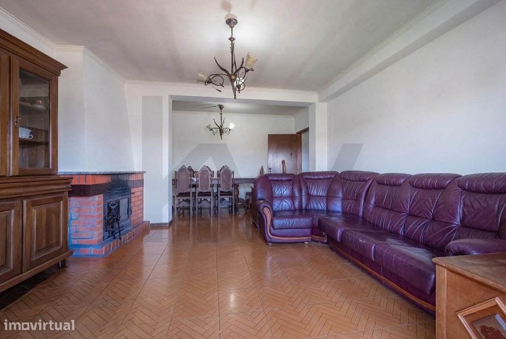 Apartamento T3 com varanda no centro da Mealhada