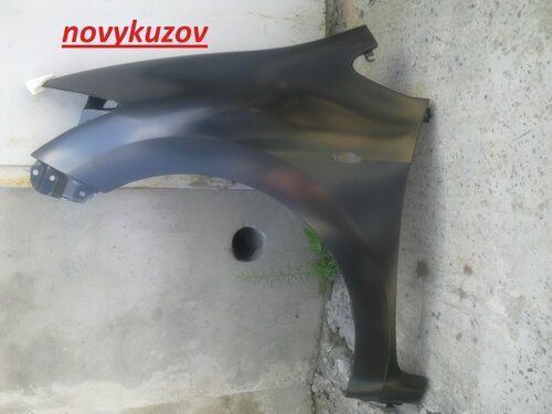 Крило переднє на Toyota Auris