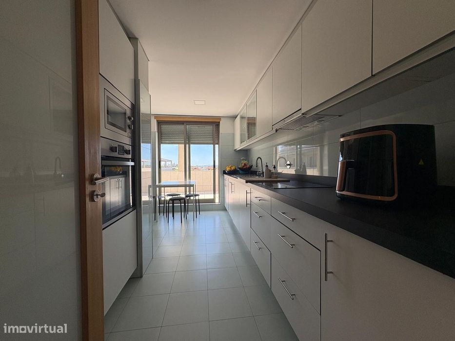 Apartamento T3 (recuado) com 56m2 de terraço, no centro da Trofa